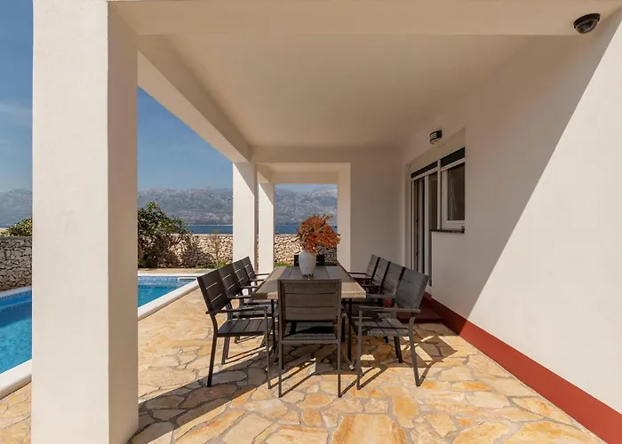 Opera بيت للعطل *