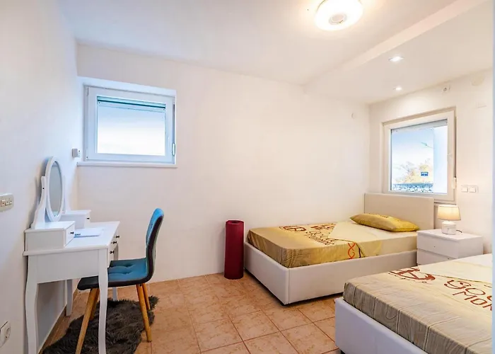 Opera Semesterbostad *