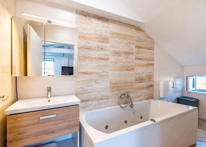 Opera Semesterbostad